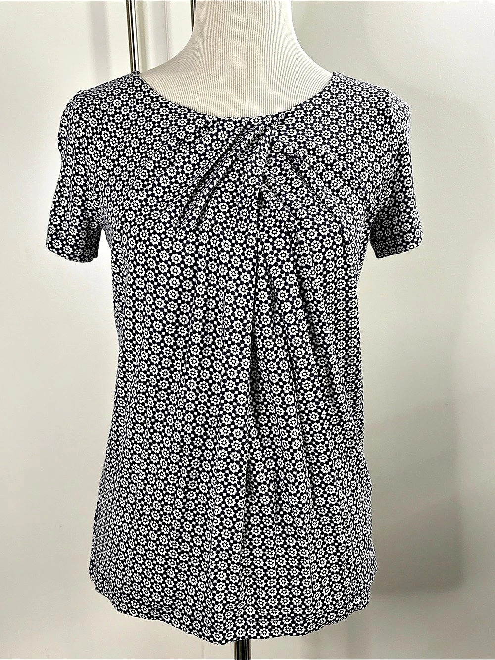 Weekend Geometric Short Sleeve Top in Blue & White Like New size S